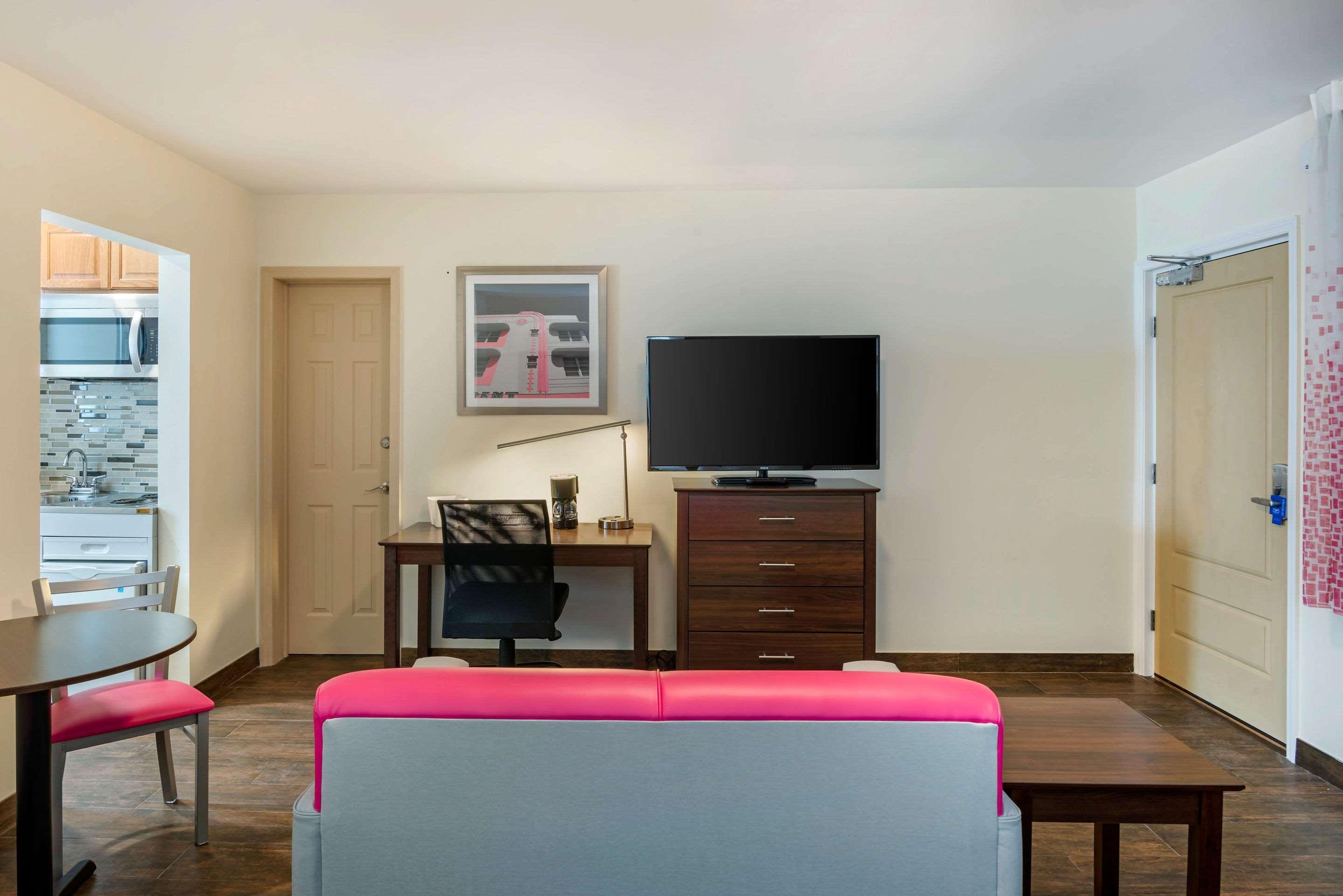 Downtown Gardens & 3* Hollywood